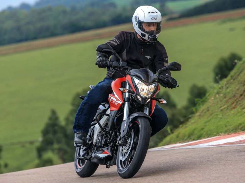 Bajaj Dominar 200